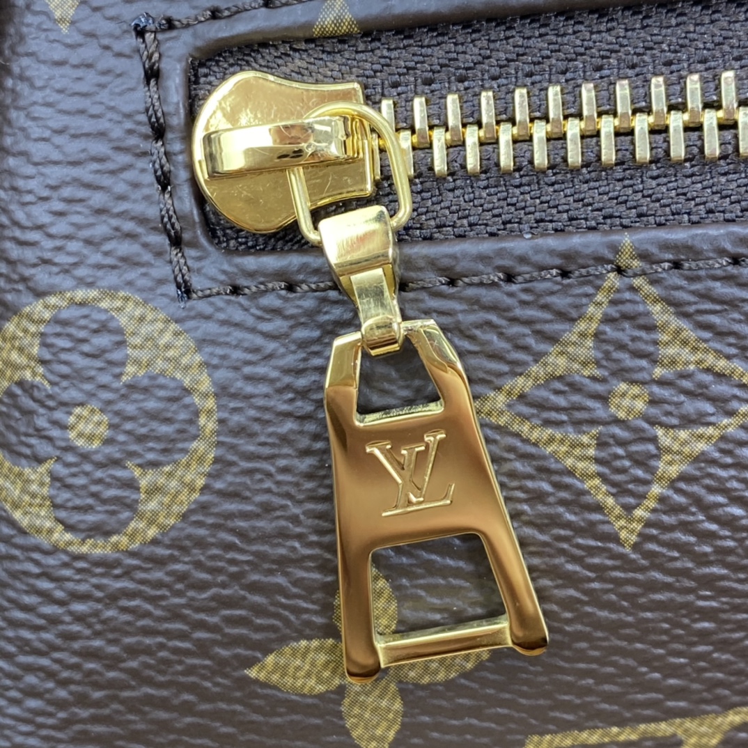 Louis Vuitton BUMBAG Monogram M43644